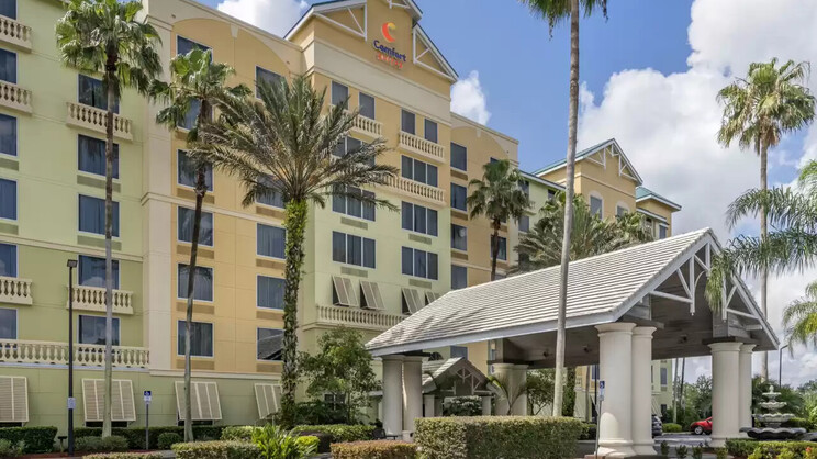 Comfort Suites Maingate East